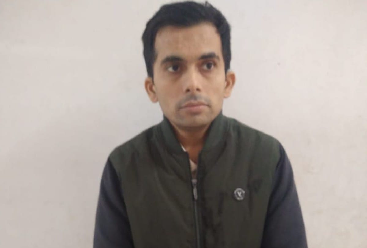police arrested fake IB officer in vrindavan mathura