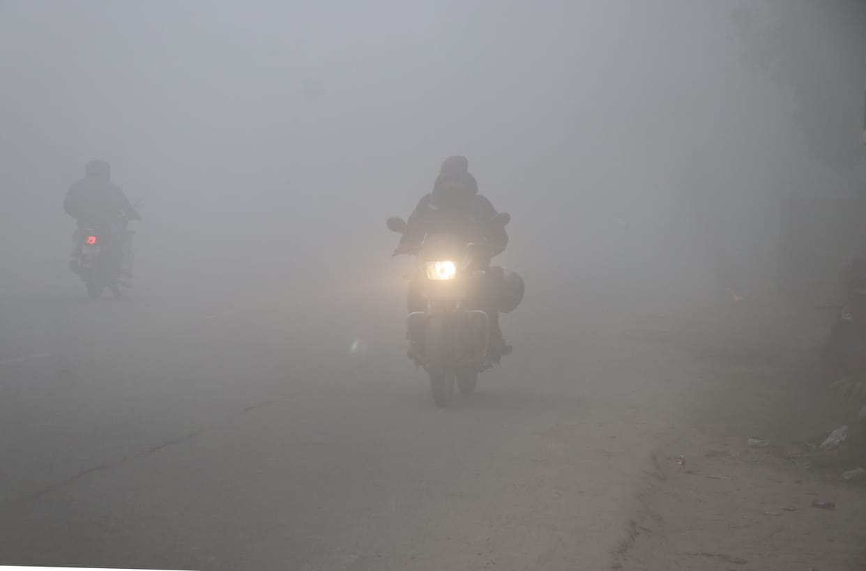 Fog increased the trouble, the speed of vehicles stopped