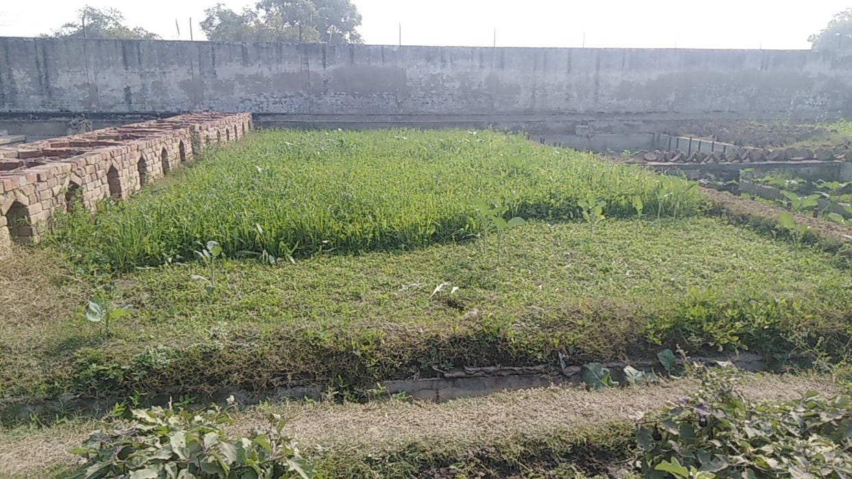 Hathras: Businessmen of many cities do perfume production in Hasayan