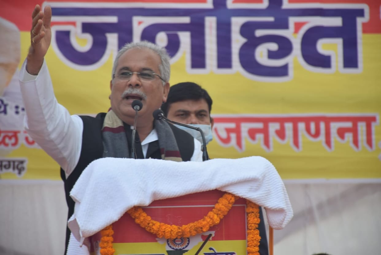 UP Election 2022 varanasi Chhattisgarh CM  Bhupesh Baghel in Sardar Sena maharally talks about gujrat model attack on bjp