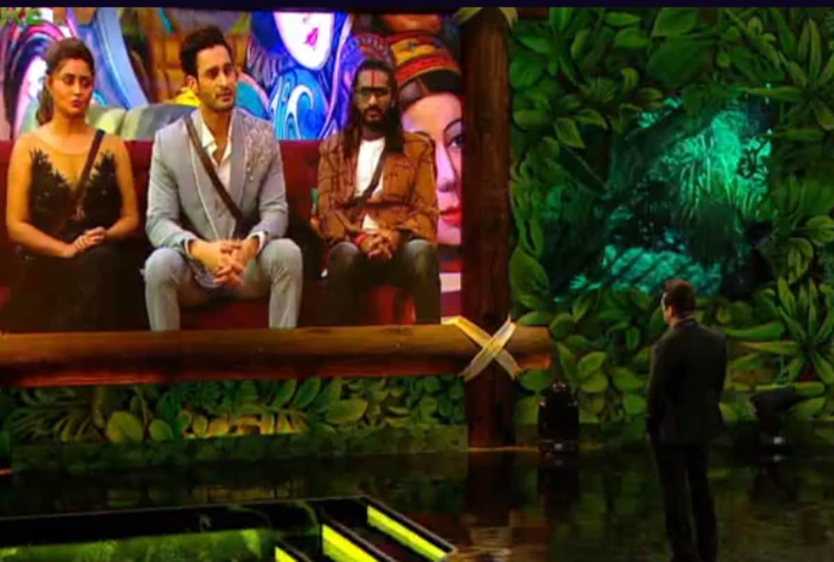 Bigg Boss 15 Abhijeet Bichukale yawns in front of Salman Khan and actor angry him