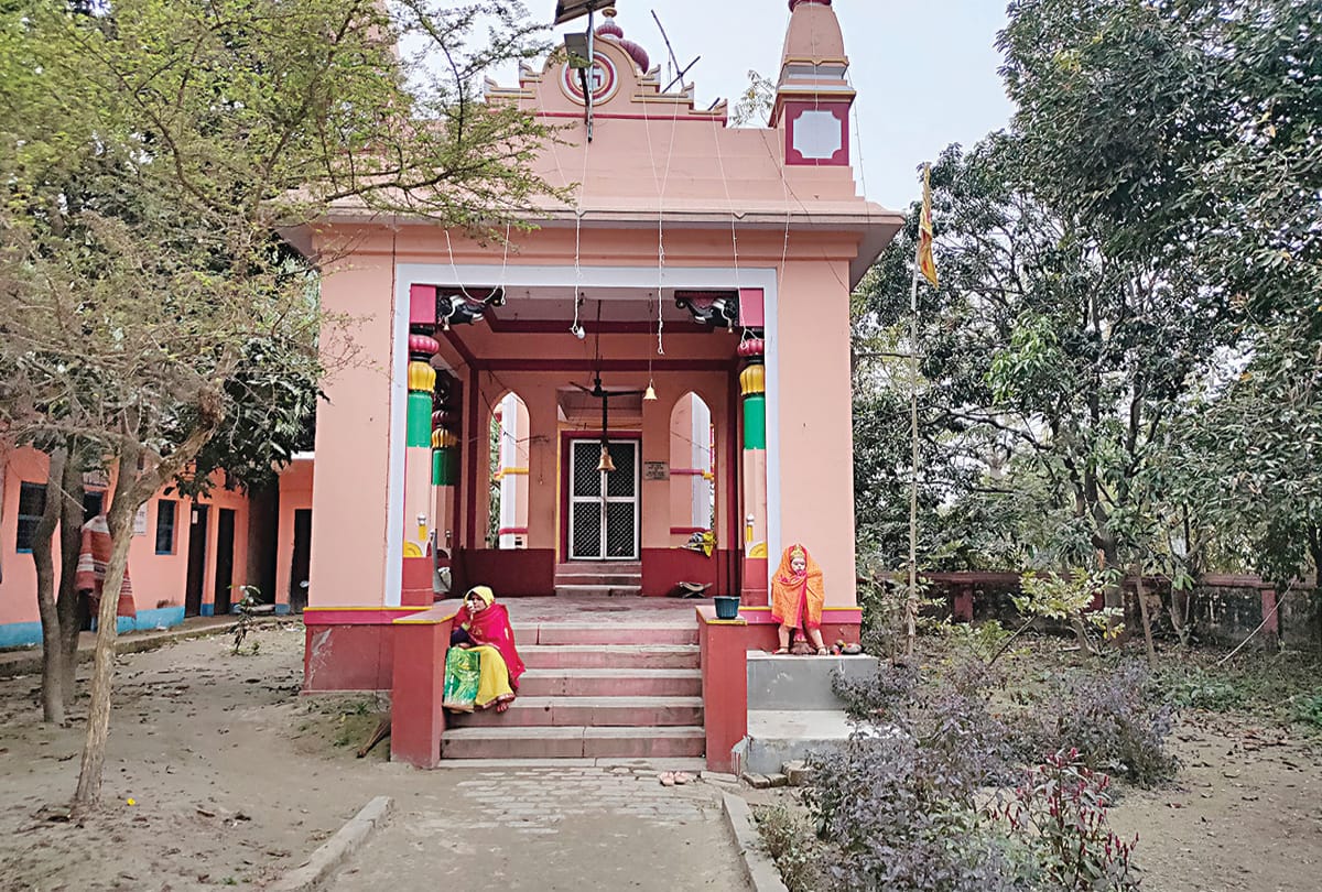 राजेंद्र बाबू भगवान कृष्ण के अनन्य भक्त थे। राष्ट्रपति भवन में उन्होंने कृष्ण की एक प्रतिमा स्थापित कराई थी। वह प्रतिमा, राष्ट्रपति का पद छोड़ने के बाद बाबू गांव लाए थे और इस मंदिर में ही स्थापित करवा दिया था।