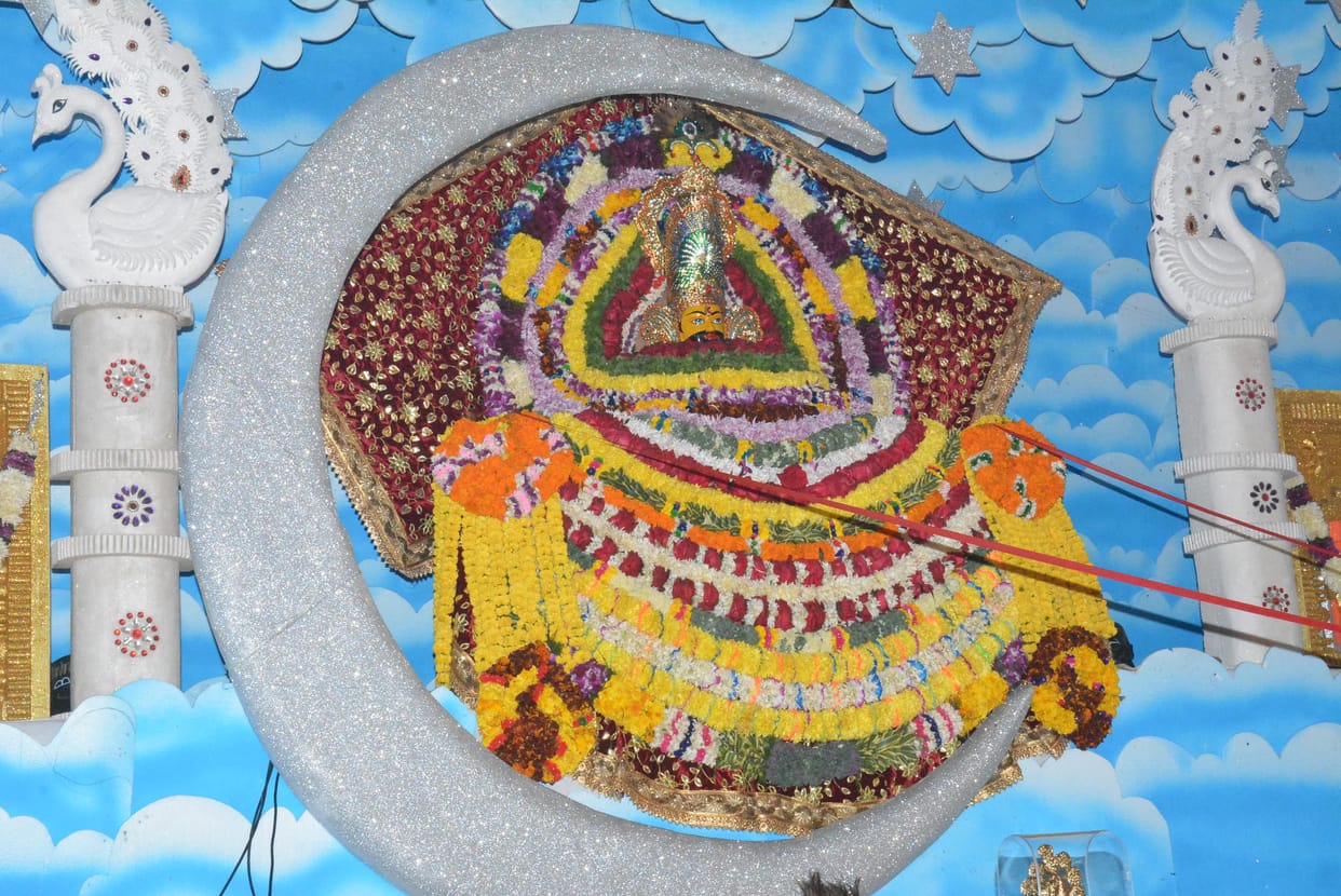 Devotees dance on hymns in Shyam Vandana Mahotsav