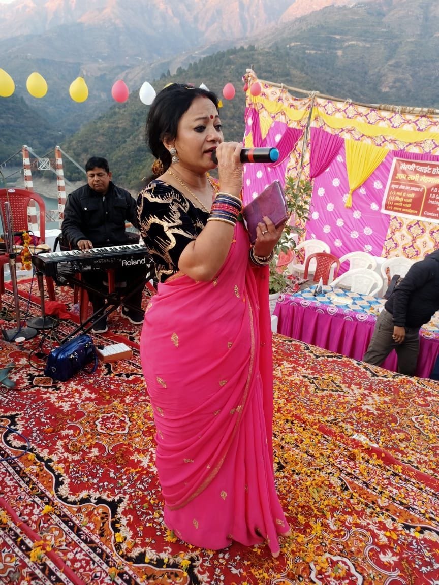 The audience danced to the songs of singer Meena and singer Dhanraj.