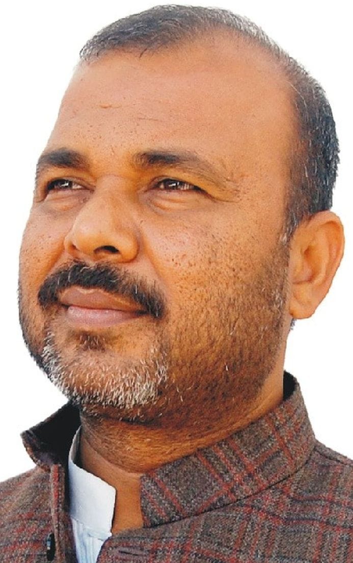 fathepur news,Gangster on four including member Haji Raza
