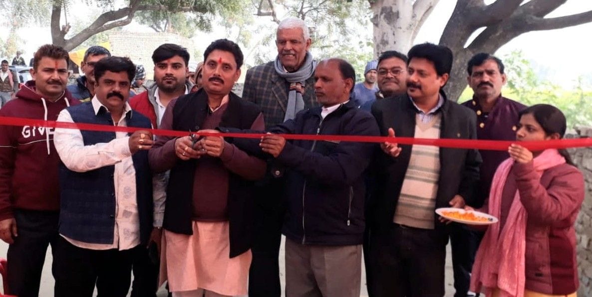 Hathras: Information about schemes given to cattle owners, medicines distributed
