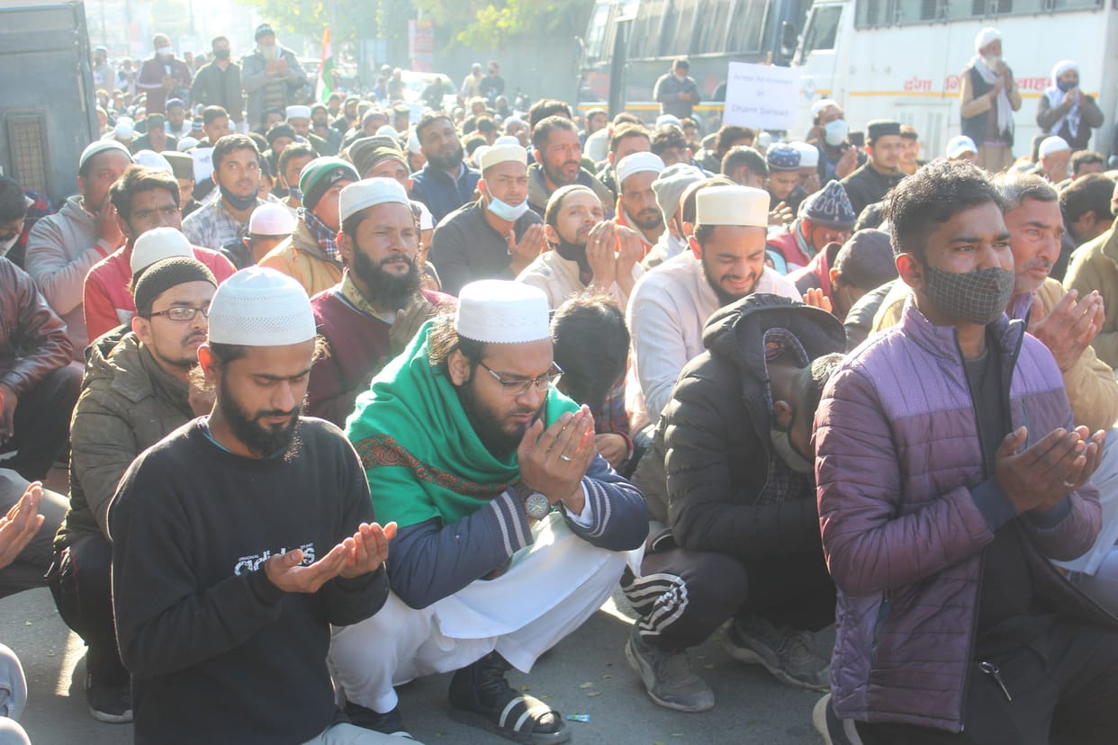 Muslim organization agitated over controversial statement, police stopped by putting up barricades