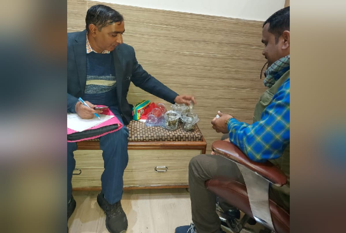 Food department team raided on complaint of getting cockroaches in food of Hotel Bobina in Gorakhpur