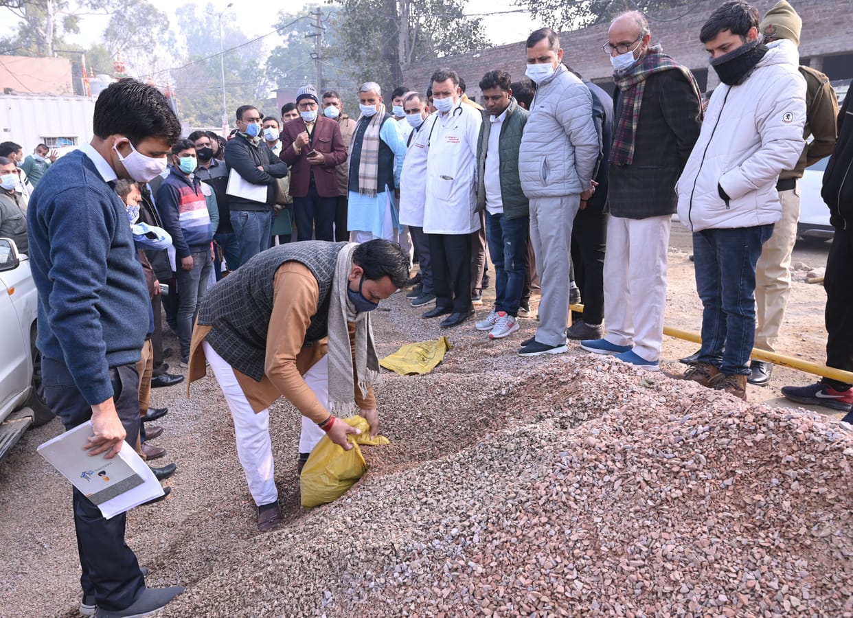 Agriculture Minister got the samples of medical college construction material filled