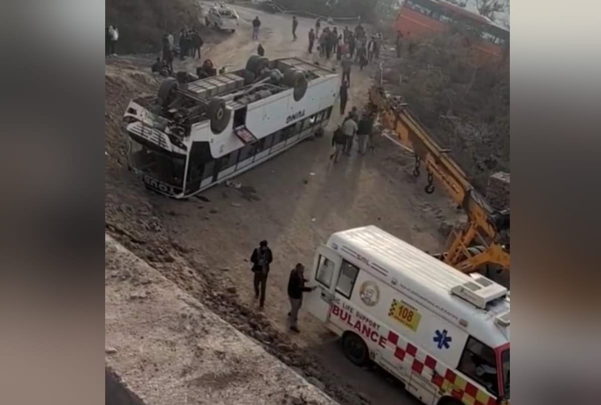 big road accident in Himachal Pradesh Two tourist buses overturned in Bilaspur