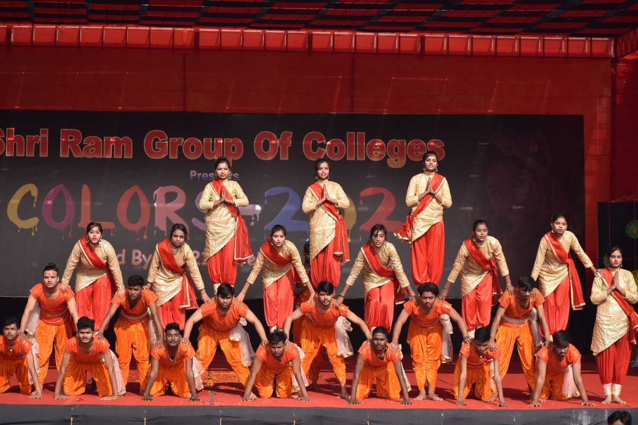 The annual festival ends, Ravi becomes the best teacher