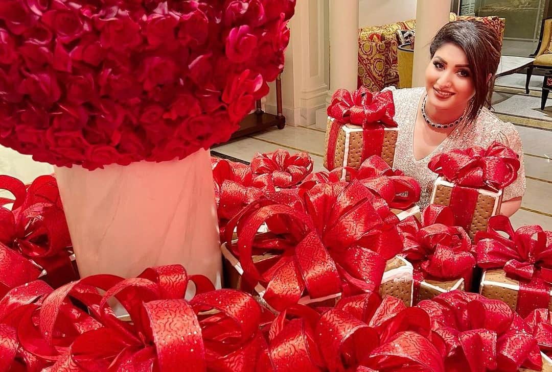 Urvashi Rautela's mother Mira Rautela fails actresses in her beauty shares glamorous style pictures on her birthday