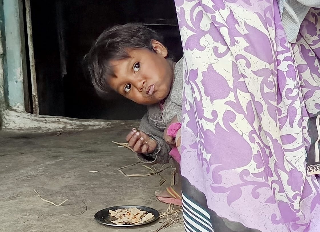 Tears spilled on seeing innocent people eating dry bread, extended helping hand