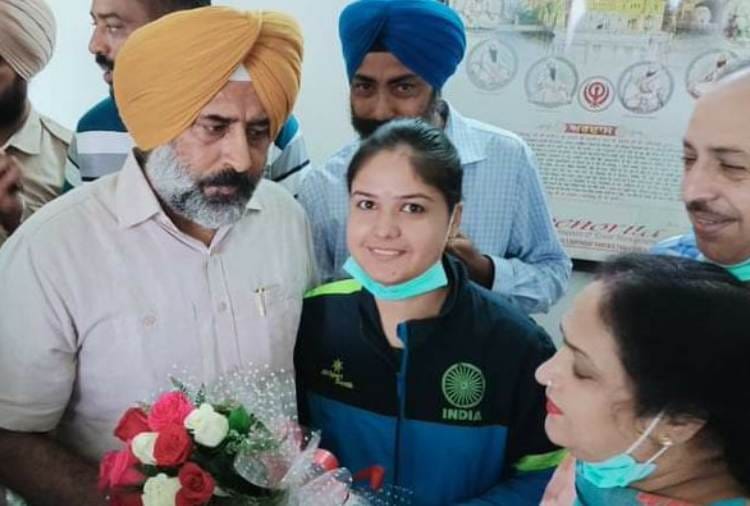 Jalandhar based Chess player Malika Handa struggle for a govt job and cash reward