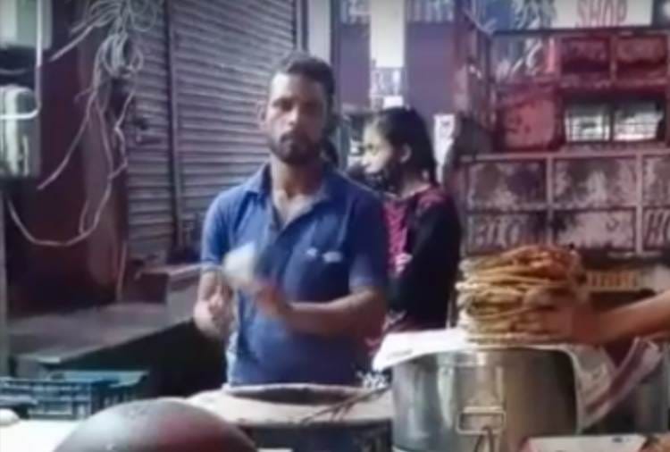 Video of Man Making Roti by Spitting goes Viral on Social media