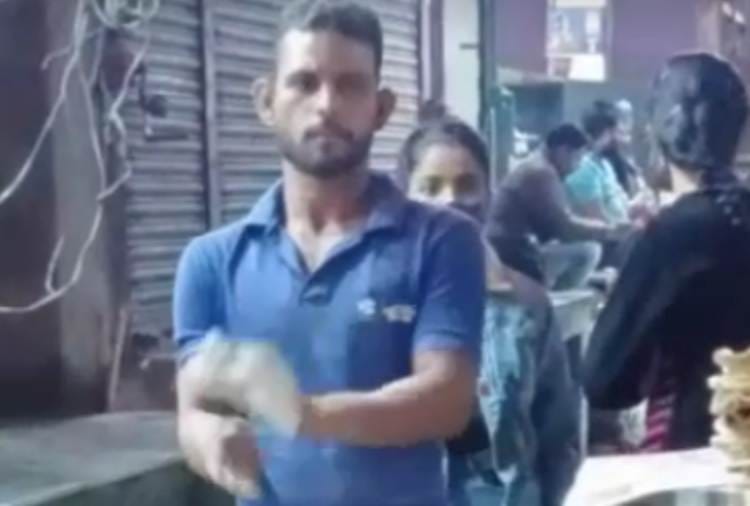 Video of Man Making Roti by Spitting goes Viral on Social media
