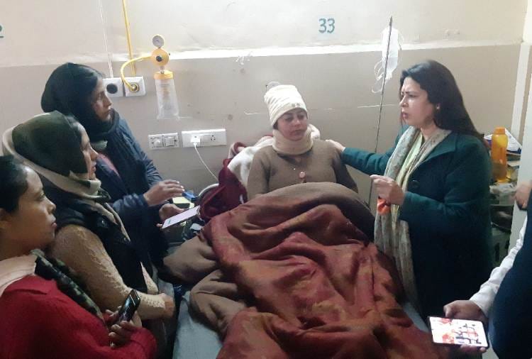 Meenakshi Lekhi met Amandeep Kaur in hospital in Amritsar