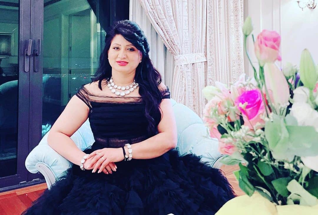 Urvashi Rautela's mother Mira Rautela fails actresses in her beauty shares glamorous style pictures on her birthday