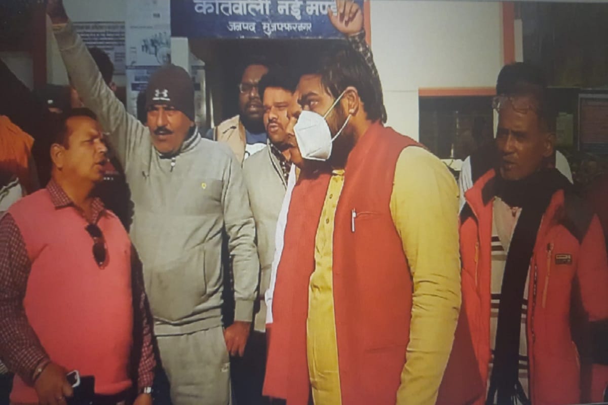 Muzaffarnagar News: Villagers have charged of conversion on two women and protest