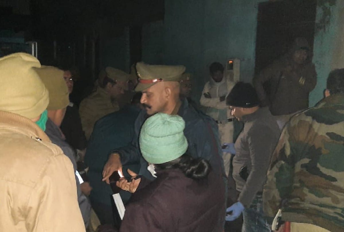 Two men killed the young man by stabbing him with knife in Agra