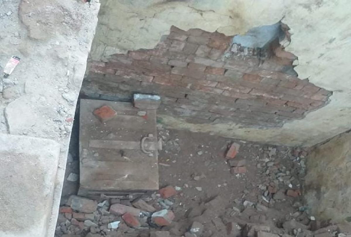 Prayagraj: During excavation, treasure found in the ground, rumor of treasure