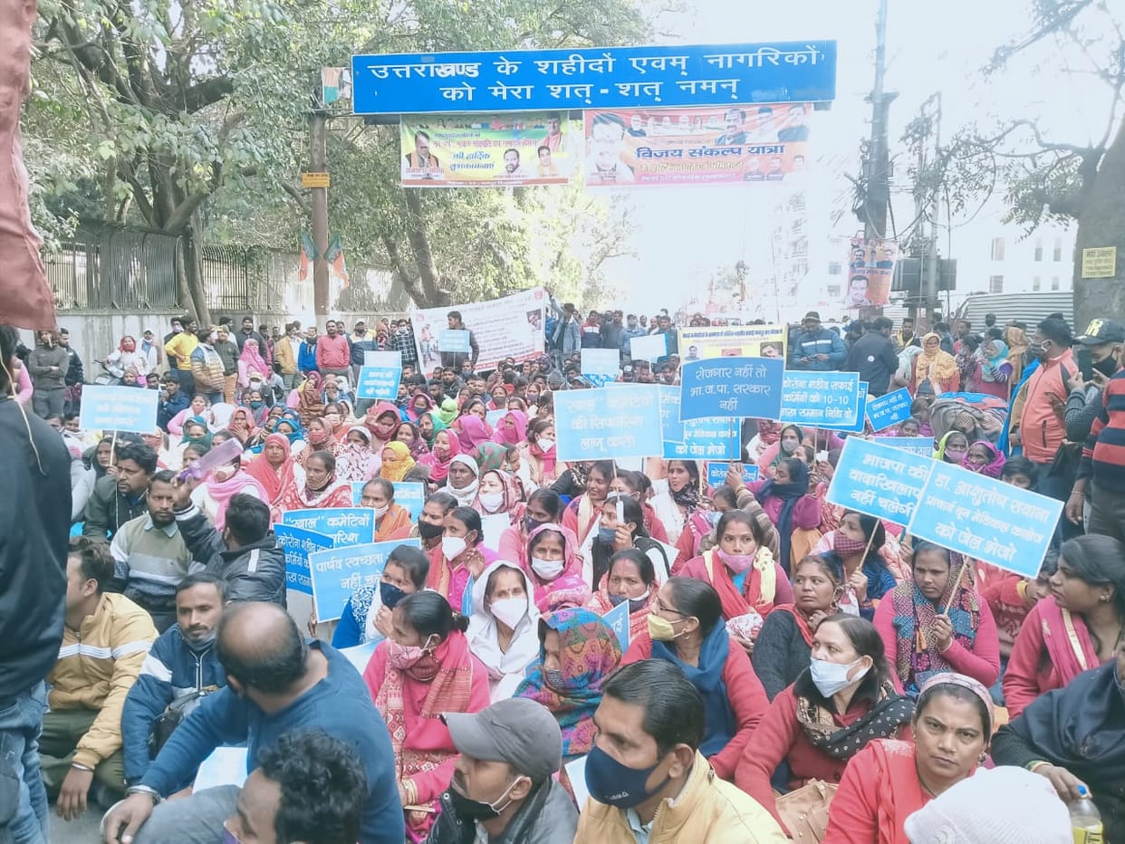uttarakhand news: Police stopped safaikarmi march, sat on a dharna