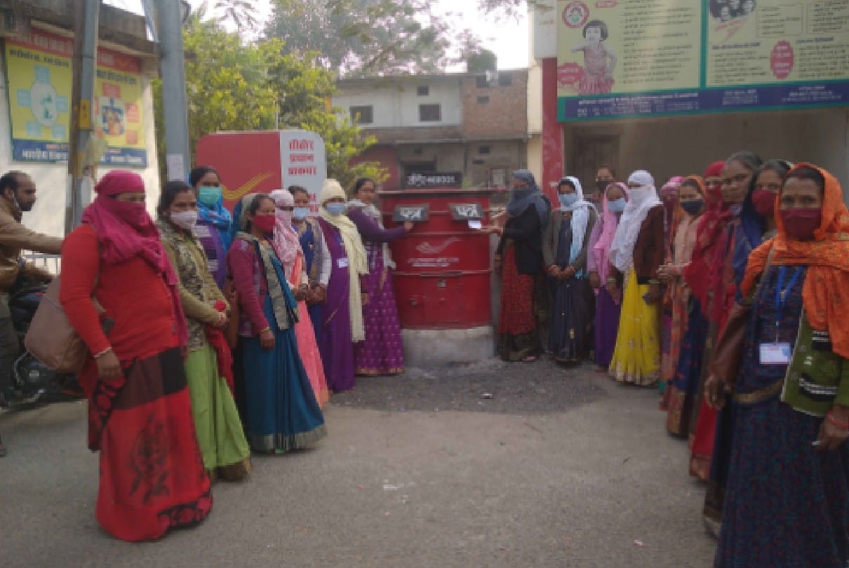 Sehore: Asha-Usha associates formed human chain in support of demands, letter sent to Chief Minister