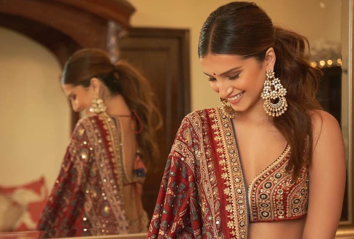 Tara Sutaria Glamorous Look In Traditional Dresses top 10 Photos