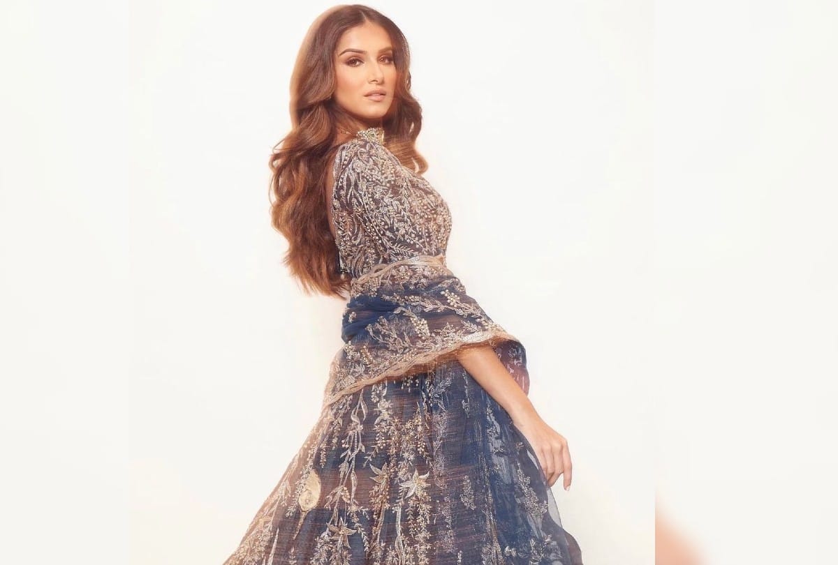 Tara Sutaria Glamorous Look In Traditional Dresses top 10 Photos