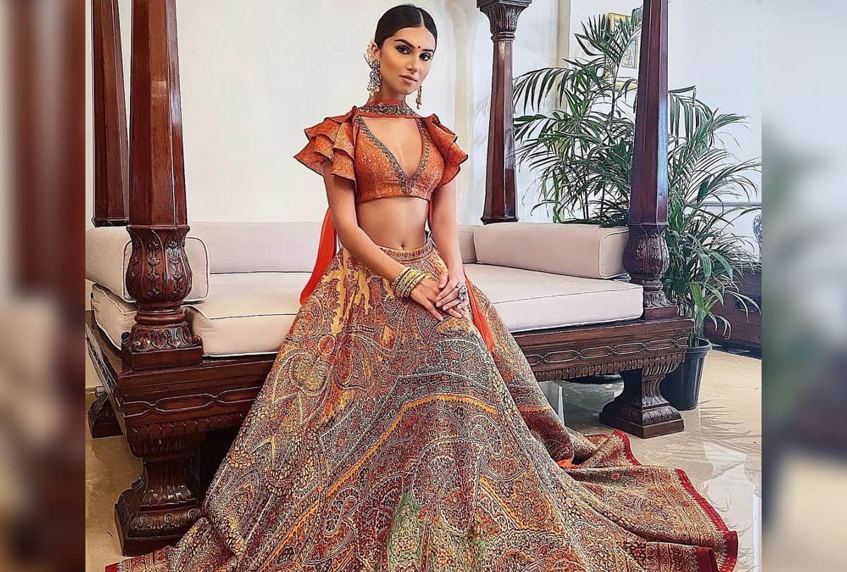 Tara Sutaria Glamorous Look In Traditional Dresses top 10 Photos
