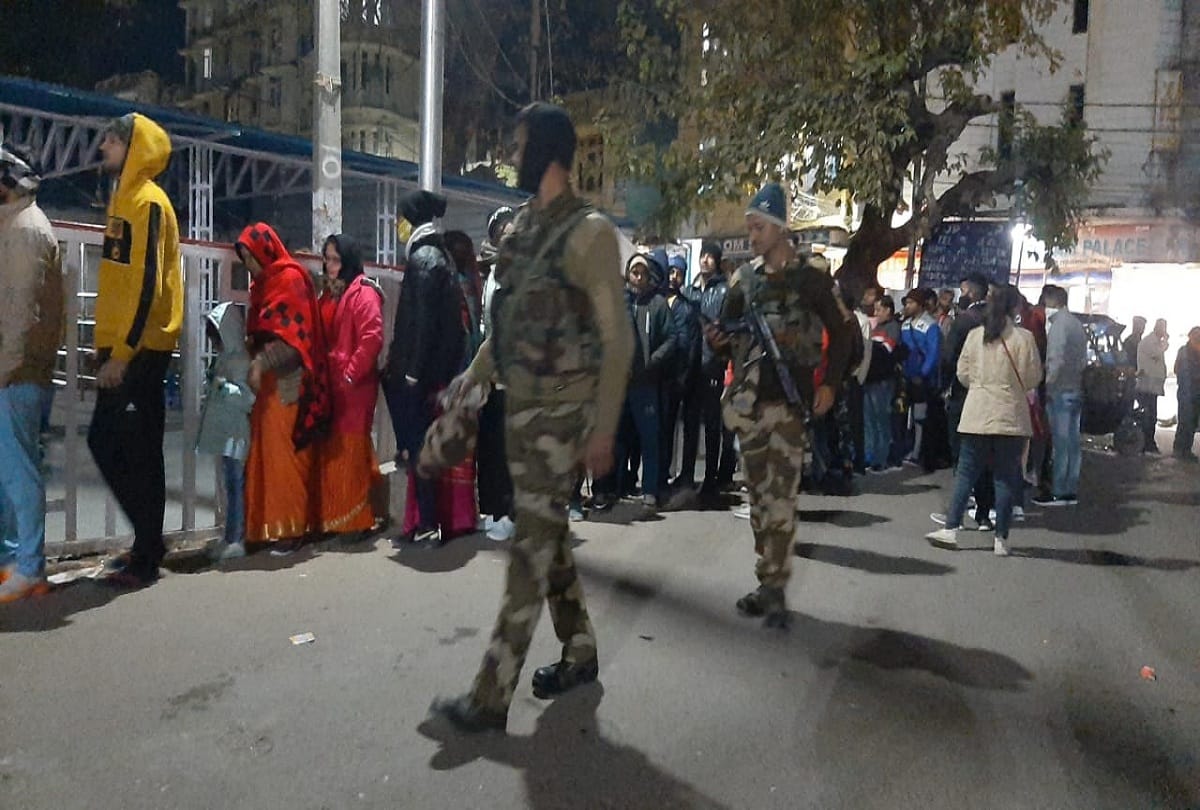 Mata Vaishno Devi Bhawan in Katra incident Friends left in the stampede People wandering for husband, wife and children