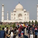 ताजमहल में पर्यटक