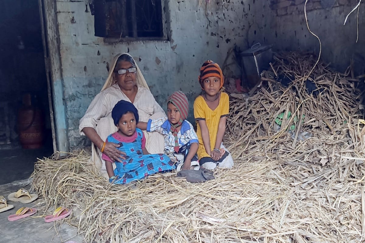 Journey of pain: Thatch thatch, the bed of straw, the chilling poverty in the night of Puss