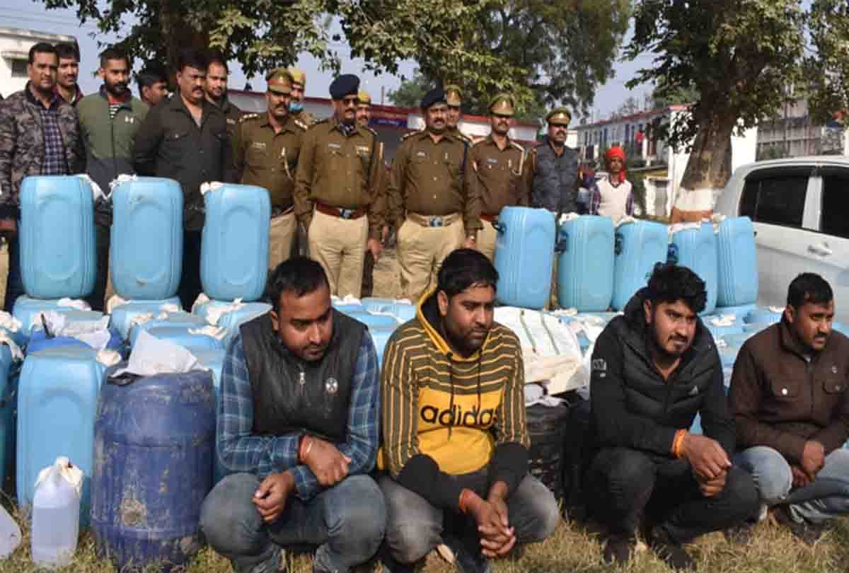 Fatehpur: Four inter-district smugglers arrested with chemicals for making liquor