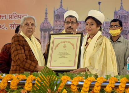 Kashi Vidyapeeth and ssvv convocation ceremony meritorious got gold medal