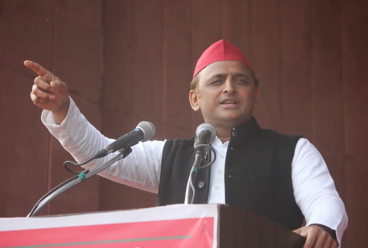 Akhileh Yadav will contest election in assembly poll.