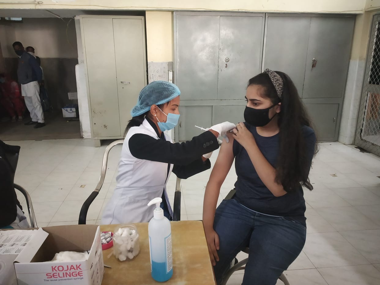 On the first day, 990 teenagers got the vaccine to protect against corona at five centers