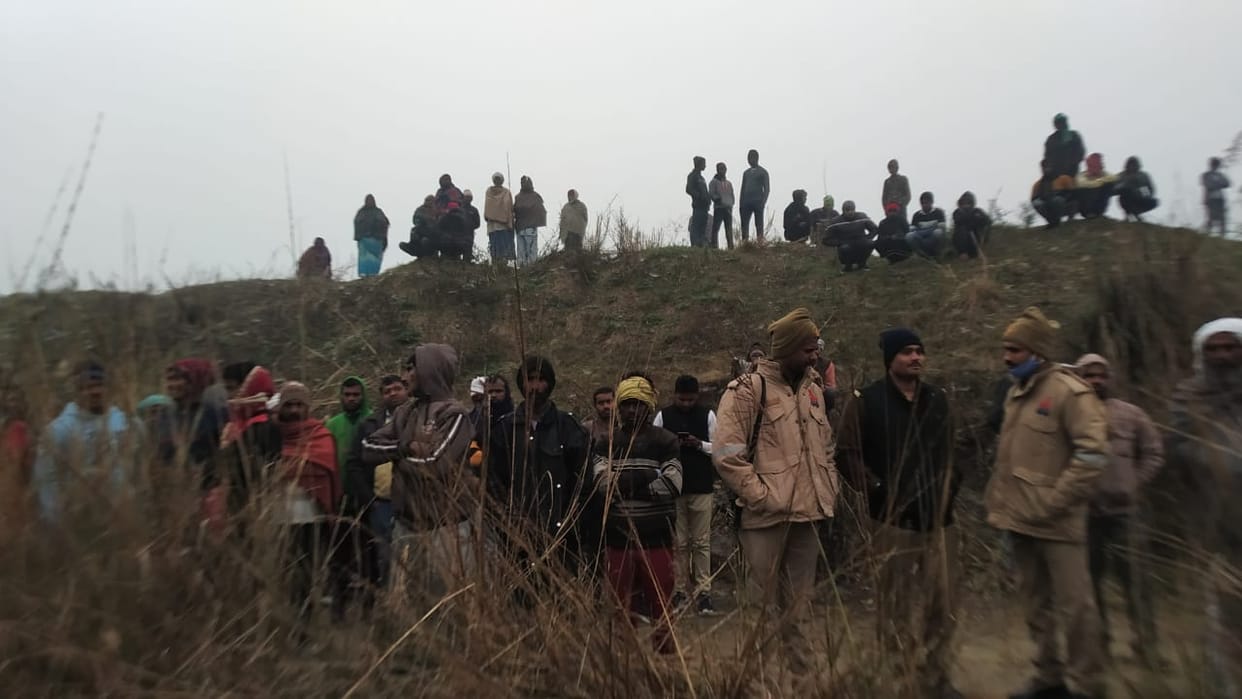 Murder in Azamgarh youth Dead body thrown on bank of river who was missing since 1 January police engaged in investigation