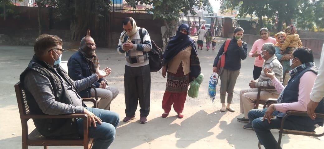 Without vaccination, mask was not given at the bus stand, passengers kept pleading