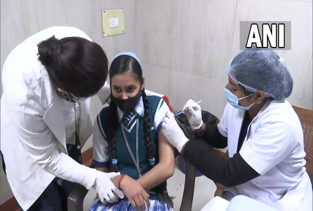 covid-19 Child Vaccination: See pictures of corona vaccination of 15 to 18 years children in vaccination centers