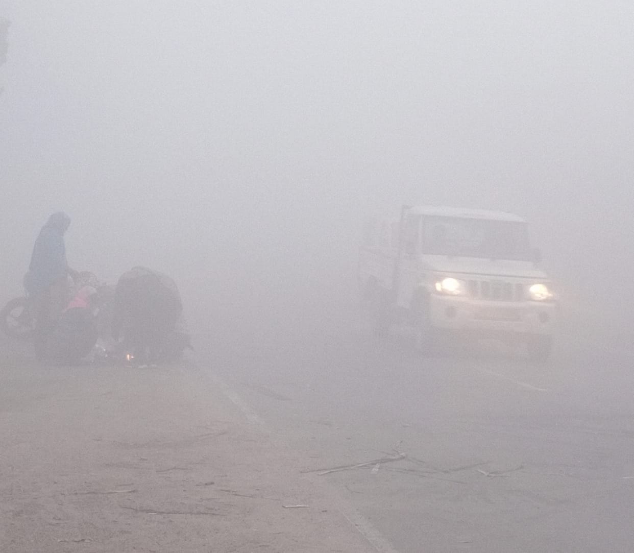 The dense fog that came in the morning stopped the pace of life