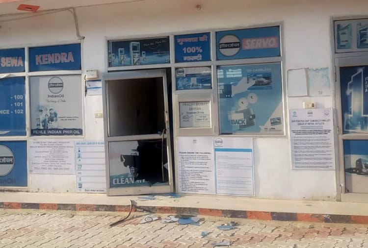 Cash looted from petrol pump in Jind of Haryana