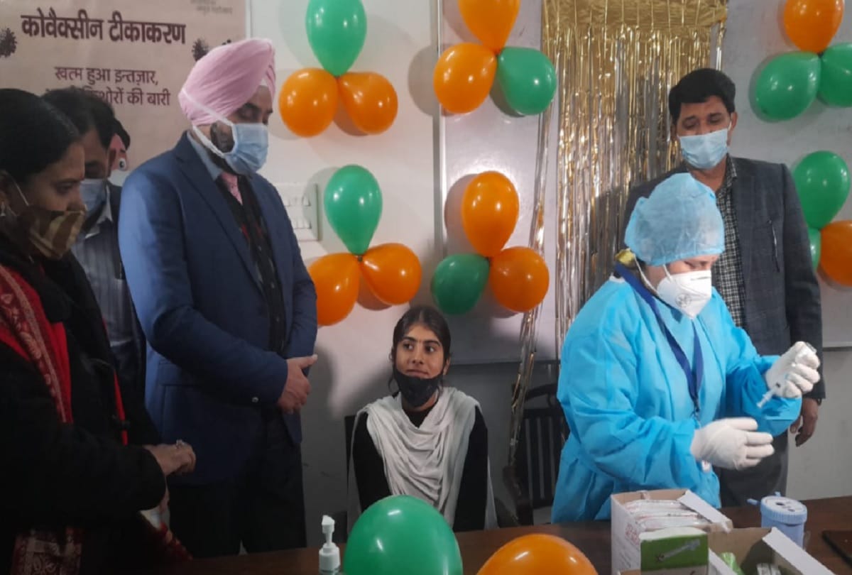 Jammu Kashmir: Corona vaccine started in teenagers, Uday Jamwal a student of class 11, got the first vaccine in the state