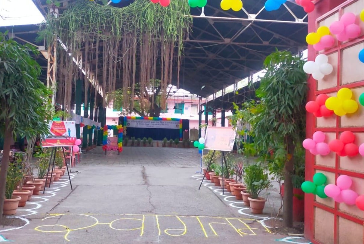 Indore: Vaccination speed was slow on the first day... more children reached a school but vaccination staff was less