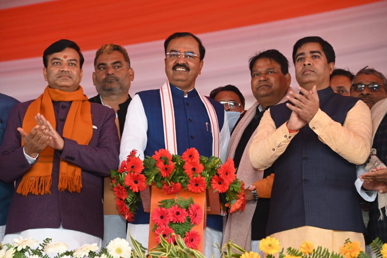 UP Election 2022 Ballia deputy cm keshav prasad maurya attack on akhilesh yadav samajwadi party on chunavi hindu and lal topi