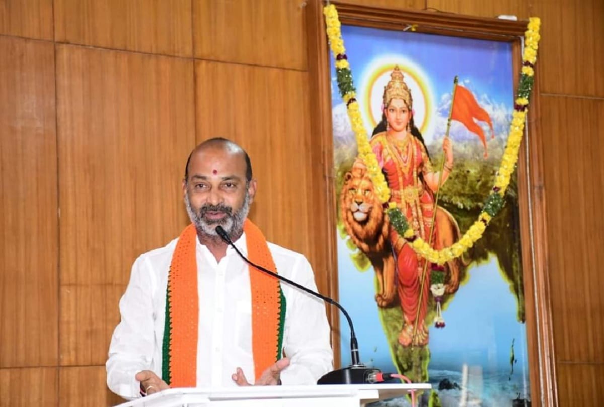 TRS BJP in war of words over telangana Governor address during budget session