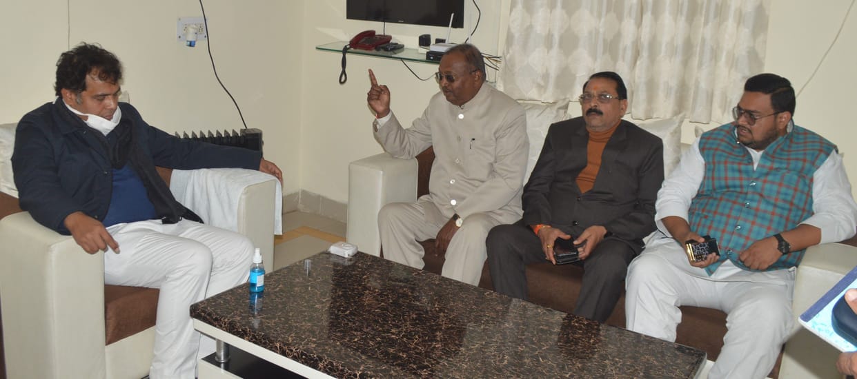 Hathras: Sadar MLA complained to the Energy Minister about the power officers