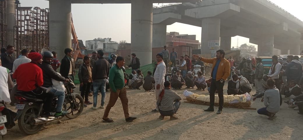 demonstration with deadbody on lal phatak