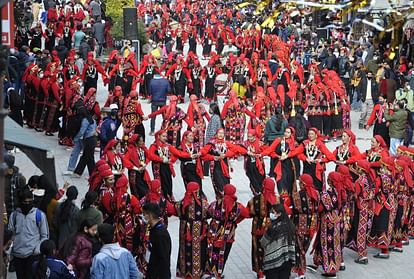 Manali Winter Carnival 2022 Mahila Mandal Women Perform Kullu Nati ...