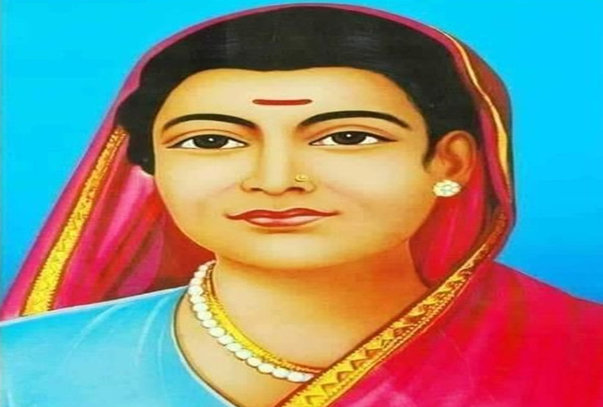 savitribai phule birth anniversary she became indias first female teacher know interesting facts about her